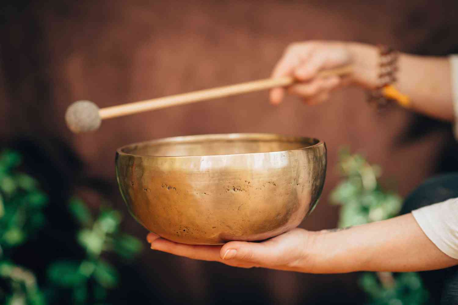 How To Use A Singing Bowl Singing Bowl Training Healing In Nepal