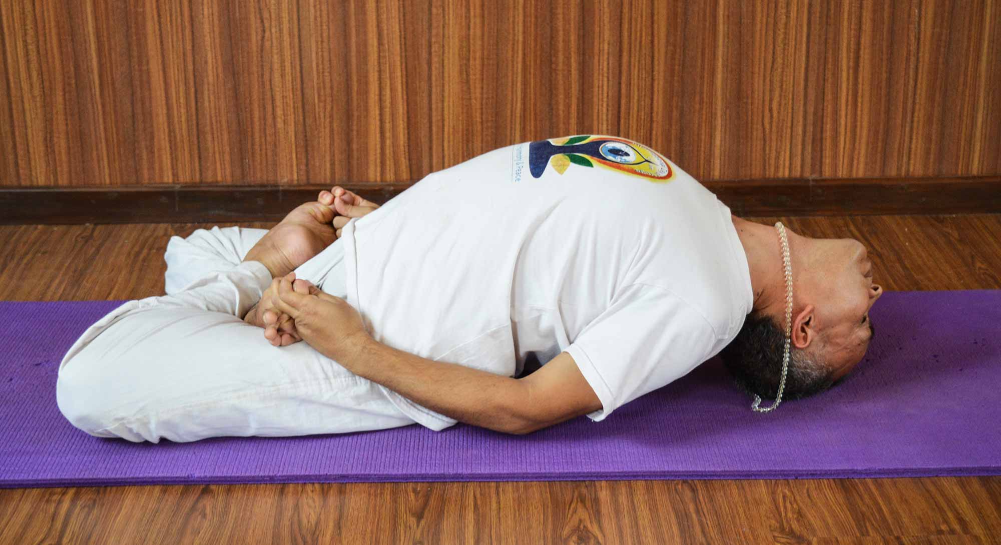 Matsyasana Or Fish Pose To Relieve Pain In Neck & Shoulders - Boldsky.com