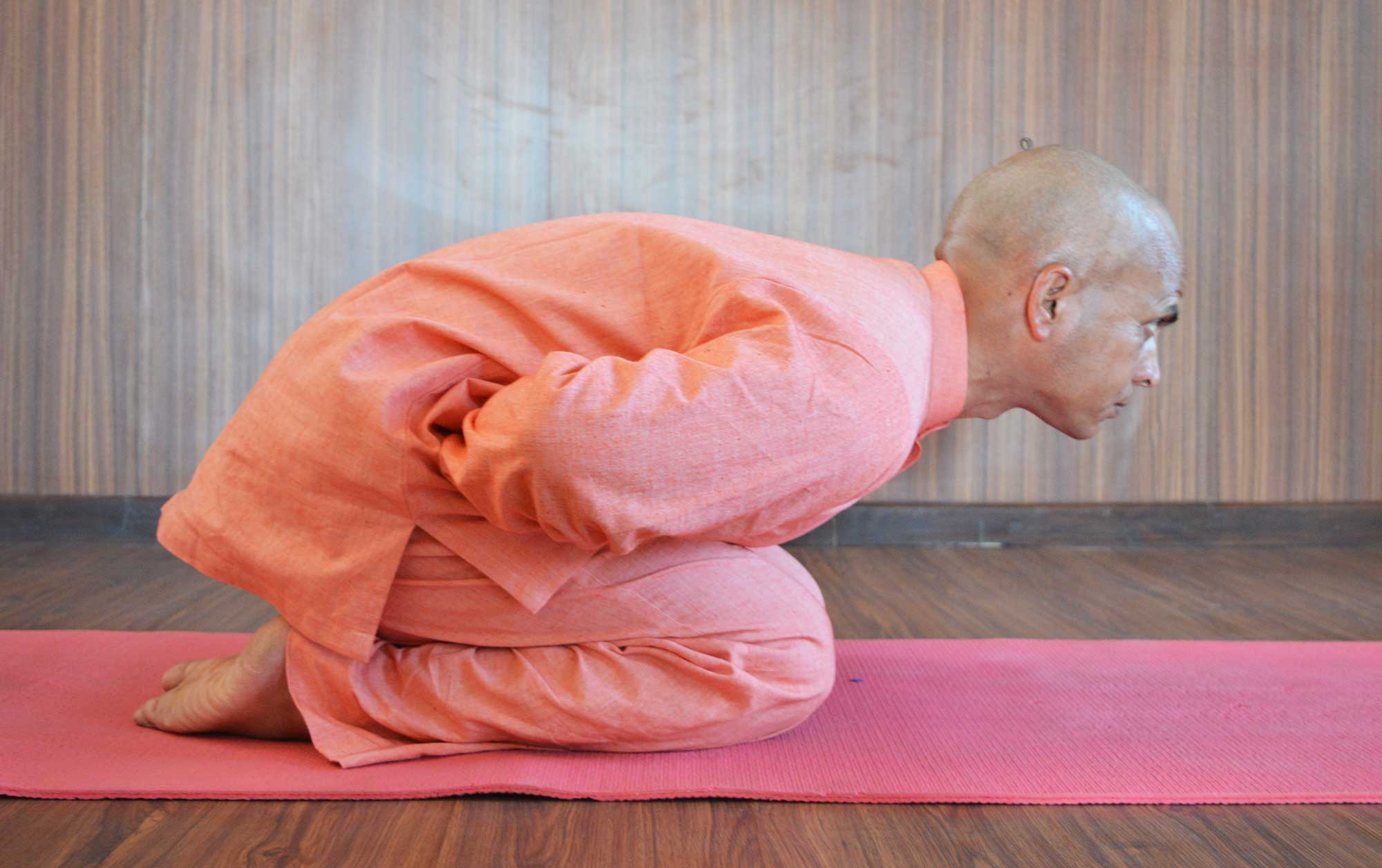 Michael James Wong - Frog Pose: Bhekasana : Mandukasana 🐸🐸🐸 _ This is  one of my favourite assists to offer my students. It's deep. _ It may look  like I'm not doing